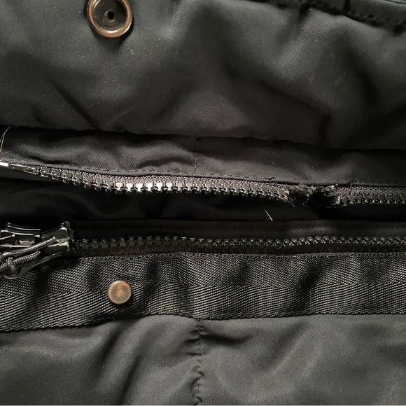 Everlane Black Essential Puffer Jacket
Size Medium - Picture 11 of 12